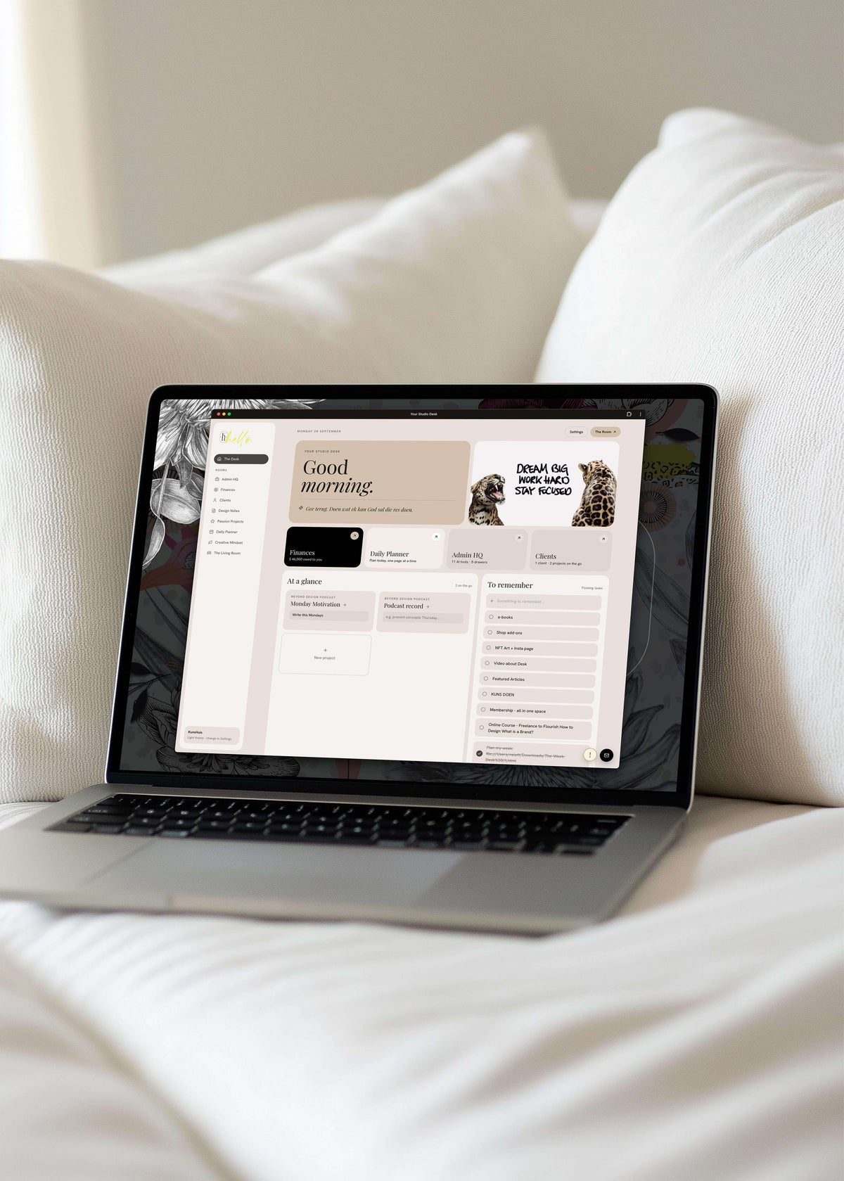 The Studio Desk – Business App for Freelance Designers